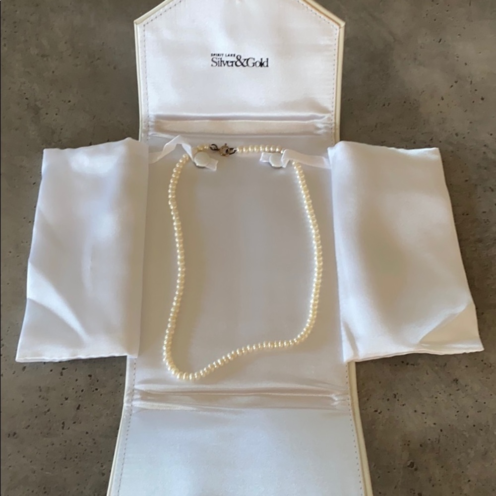 Pearl necklace